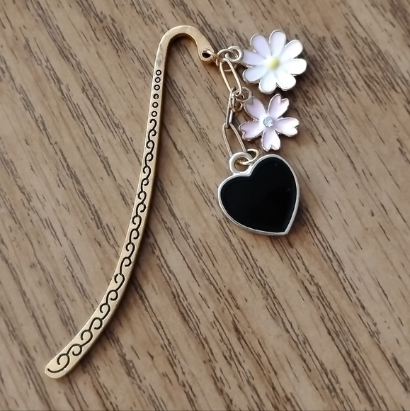 Black Heart Book Hook Bookmark With Pink Flower Charms - Picture 1 of 6